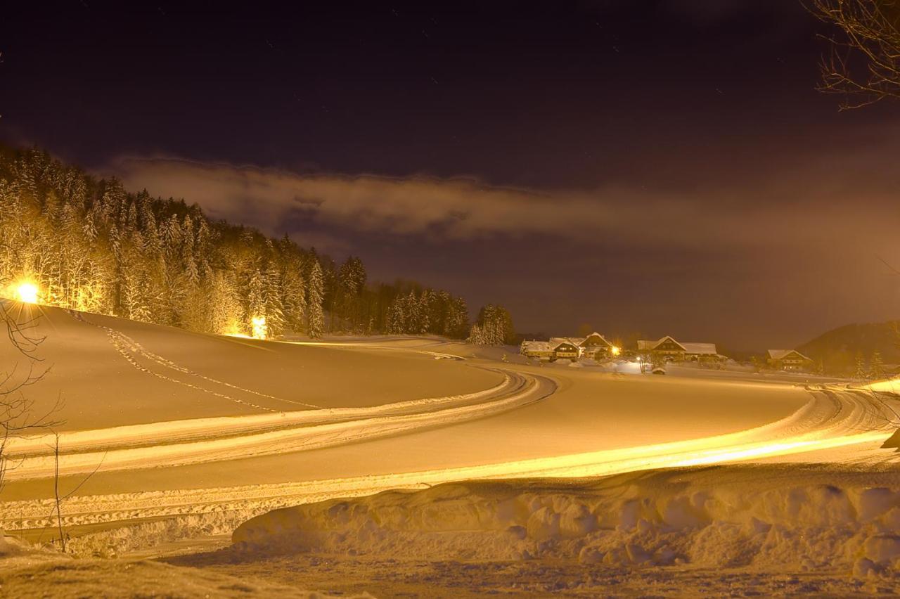 Hotel Fischerwirt Natur Waldspa Faistenau Exteriör bild