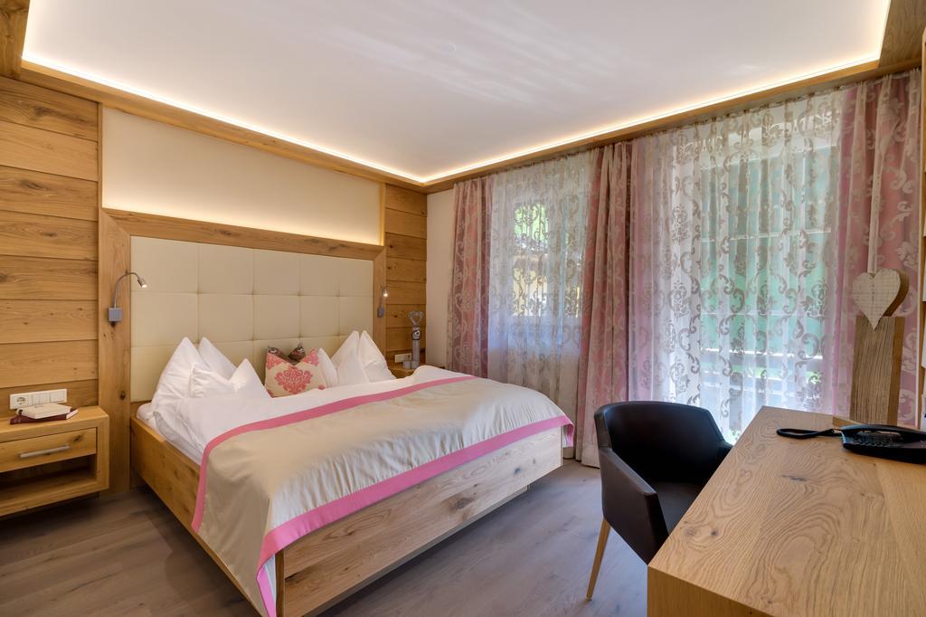 Hotel Fischerwirt Natur Waldspa Faistenau Rum bild